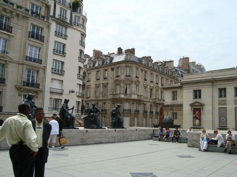 パリ万博の時作られたオルセー駅が、美術館として、世界中に有名。撮影禁止です。
